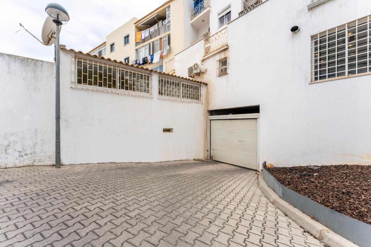 Peaceful 1 Bdr Apartment W/ Balcony By Lovelystay Almancil Exterior photo